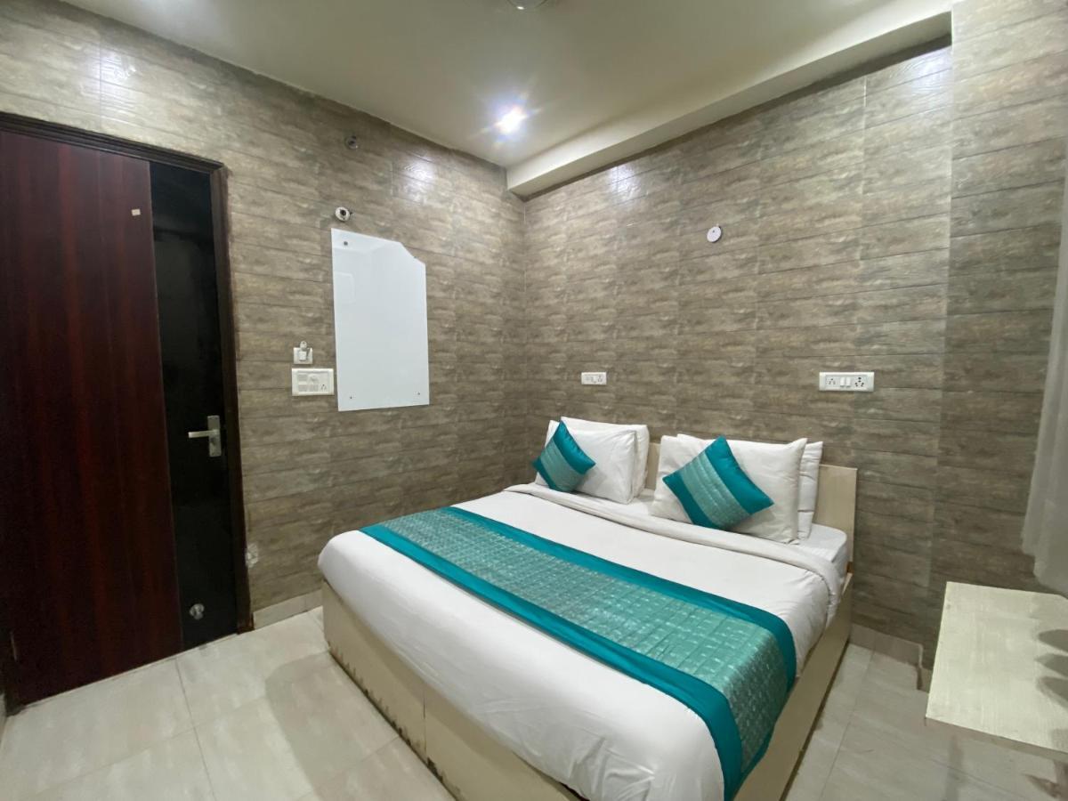 Hotel Red Chilly New Delhi